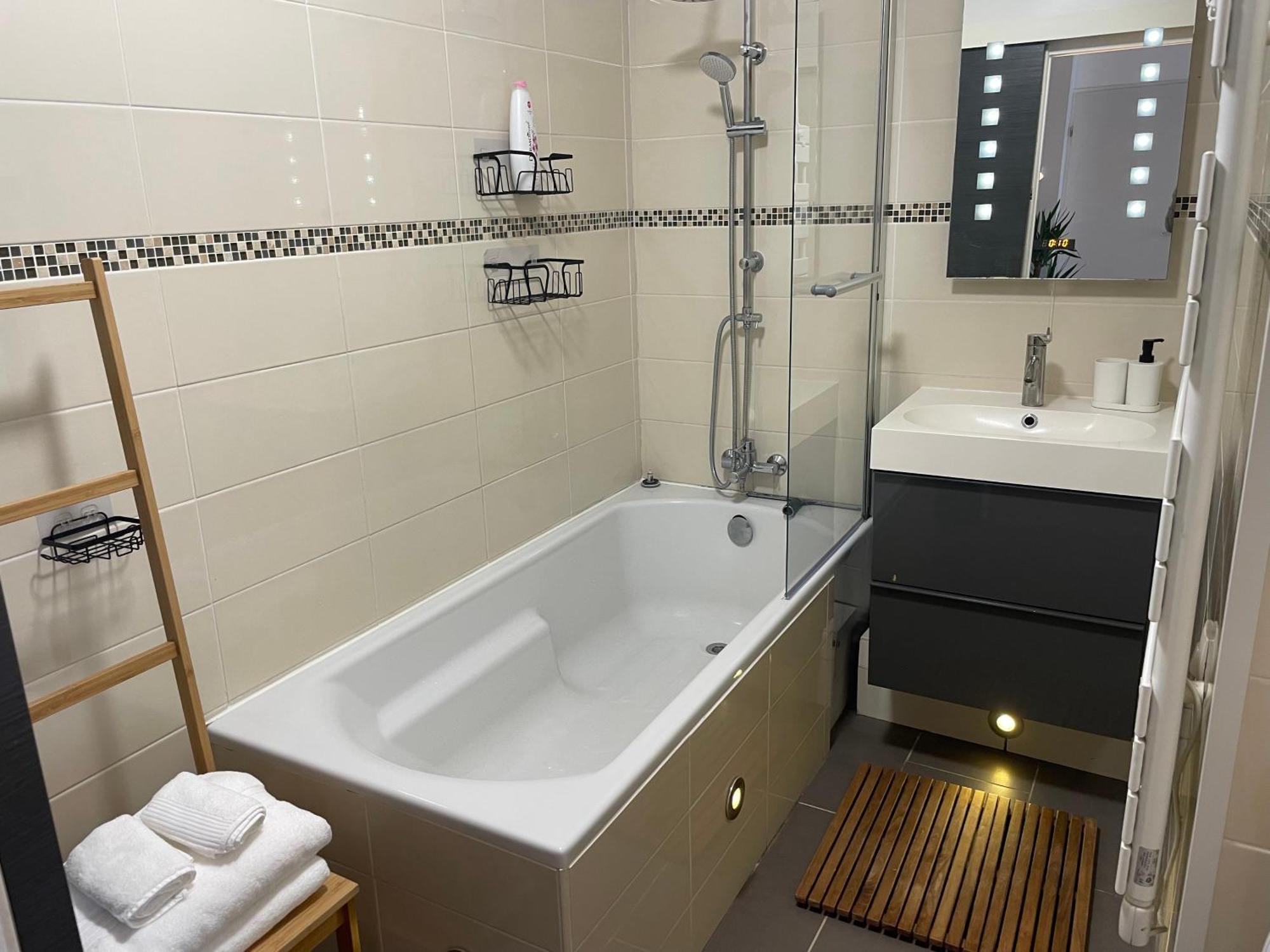 1 Bedroom With Garden, Train Station, Disneyland, Val D'Europe Bussy-Saint-Georges Exteriör bild